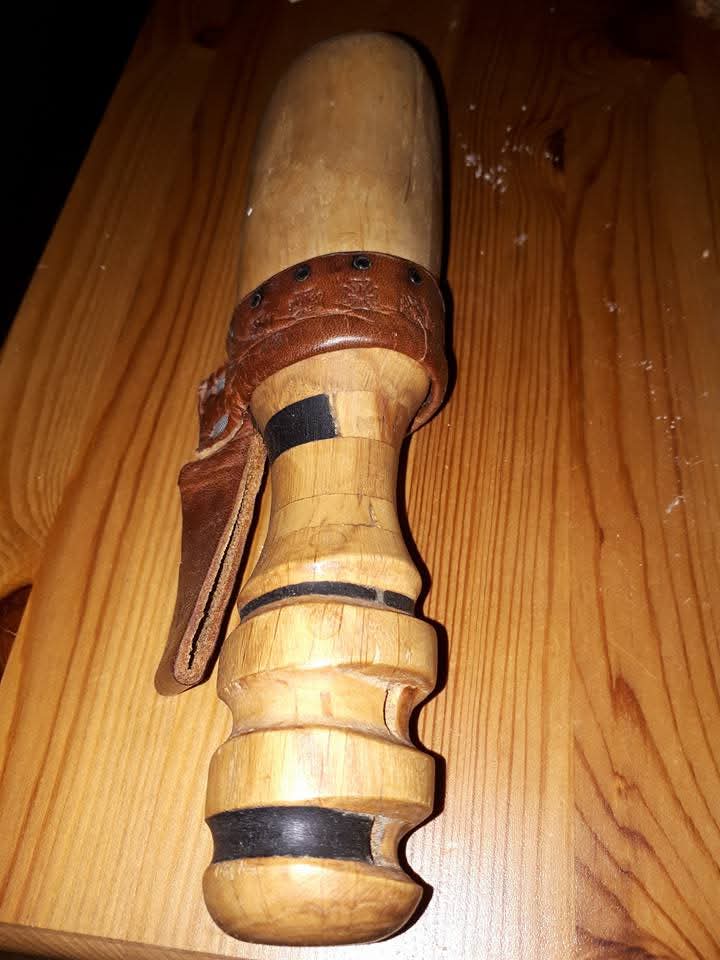 Övrigt av Kaj Utter: Kniv i blandat trä.